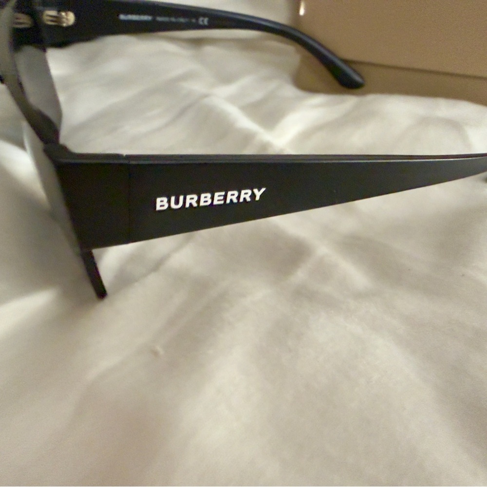 Burberry Black Sunglasses - Picture 8 of 10